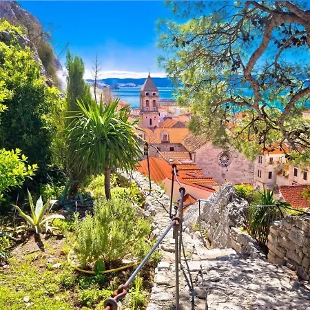 Jolara With Heated Pool Апартаменты *