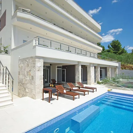 Апартаменты Jolara With Heated Pool