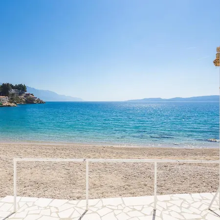 Апартаменты Jolara With Heated Pool Мимице