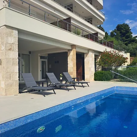 Jolara With Heated Pool Апартаменты Мимице