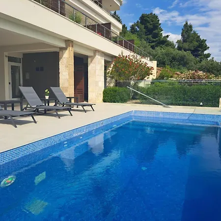 Jolara With Heated Pool Мимице