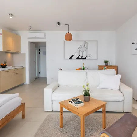 Jolara With Heated Pool Апартаменты *