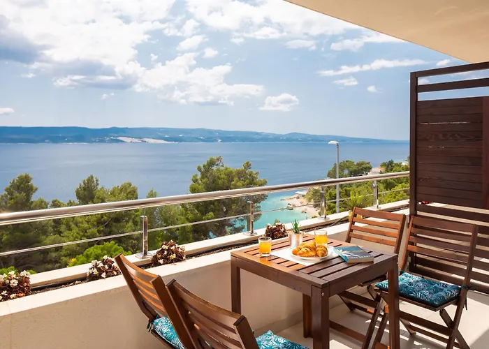 Jolara With Heated Pool Apartment *